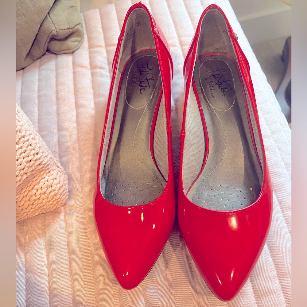 New size 9 red patent leather small heel